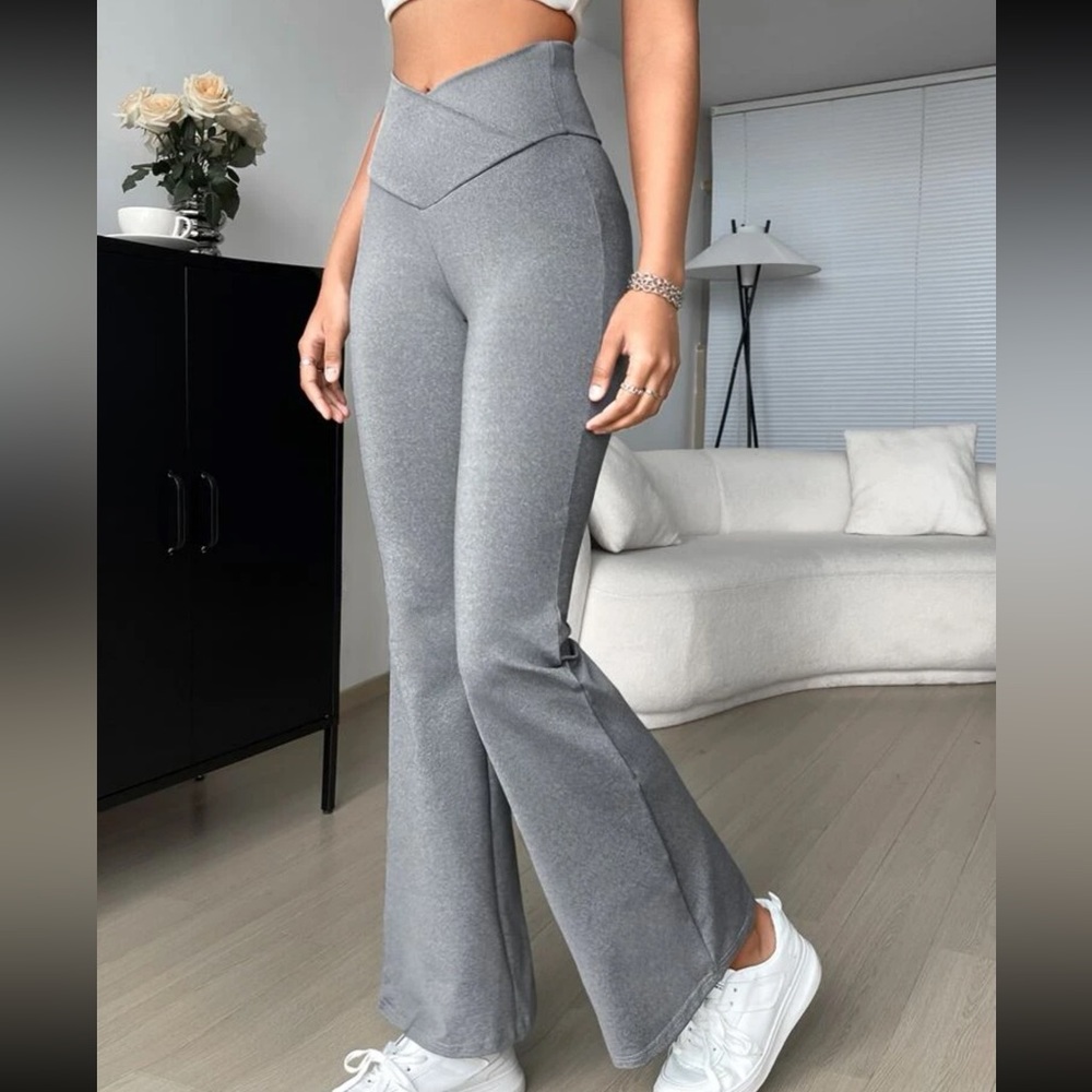Grey crossover yoga pants